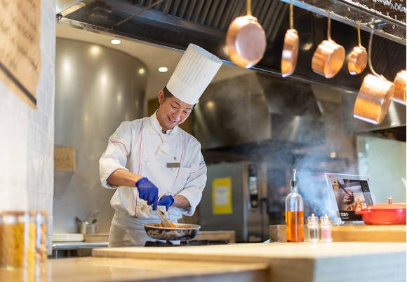LIVE KITCHEN