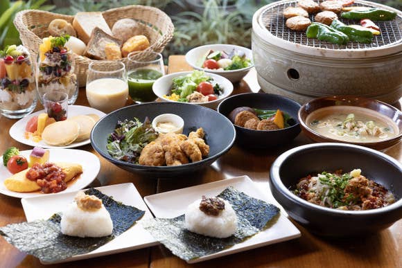 松树露台早餐