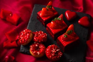 12月1日より「紅」をテーマにしたスイーツコレクション「Rouge d'hiver」がランチ・ディナービュッフェに登場